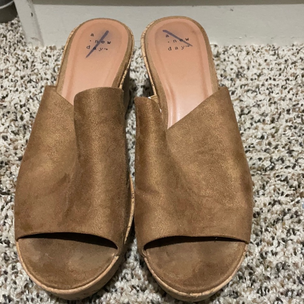 Women’s size 7 wedges